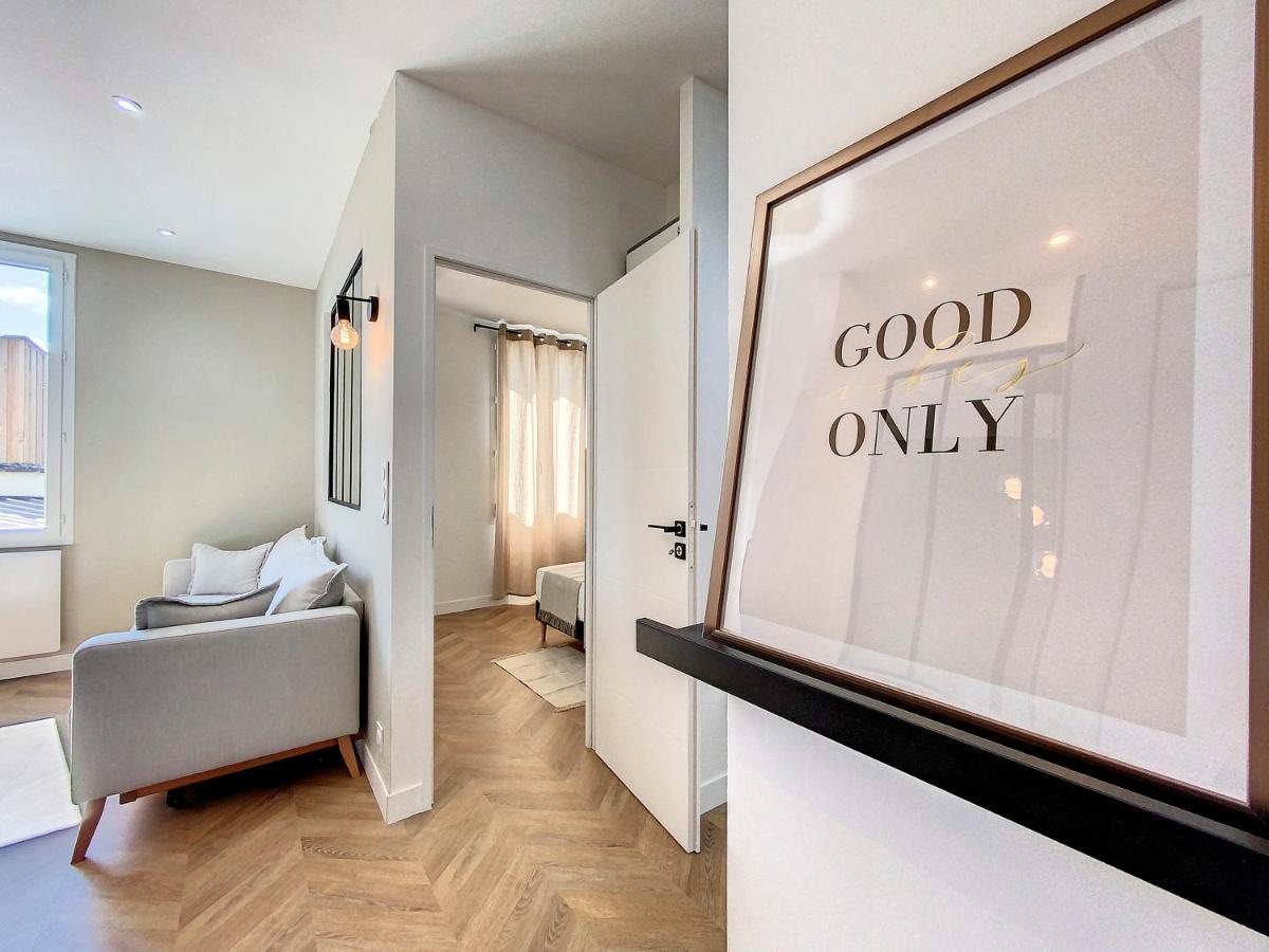 Appartchic - Appartement Standing - Plein Centre & Parking Prive Créon المظهر الخارجي الصورة